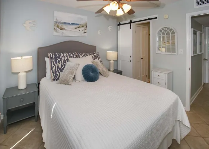Surf & Racquet 403c By Albvr - Beautifully Upgraded Condo! Incredible Sunset Views! Holiday home Gulf Shores